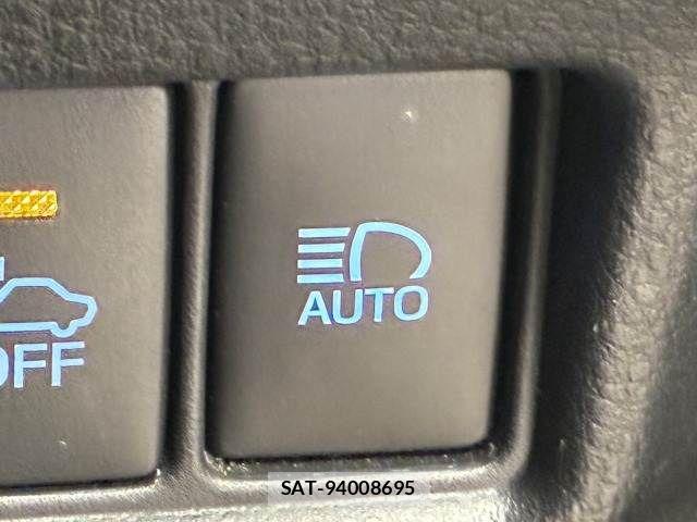 Toyota C-HR 2017-05 8335214-6