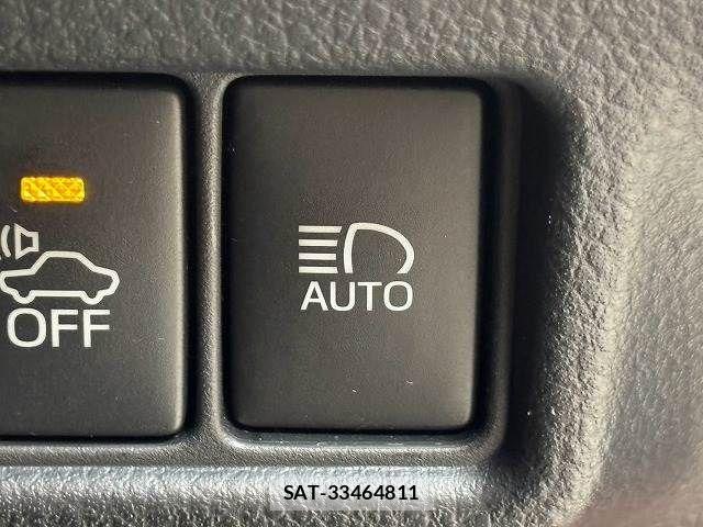 Toyota C-HR 2017-07 8335215-9