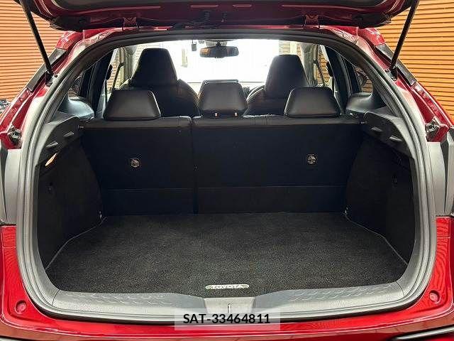 Toyota C-HR 2017-07 8335215-12