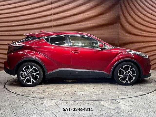 Toyota C-HR 2017-07 8335215-16