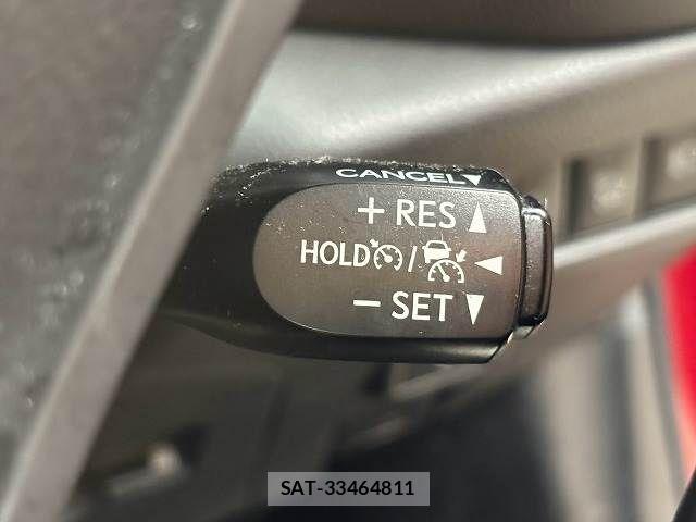 Toyota C-HR 2017-07 8335215-5