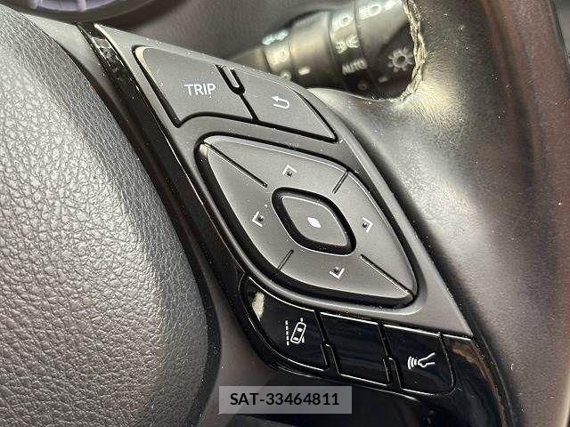 Toyota C-HR 2017-07 8335215-6