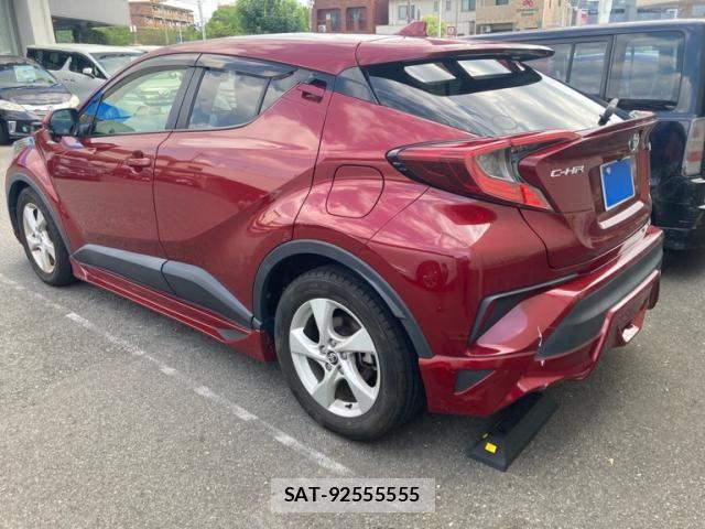 Toyota C-HR 2018-08 8335217-7