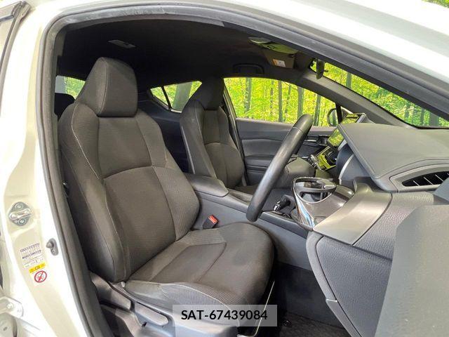 Toyota C-HR 2018-06 8335216-7