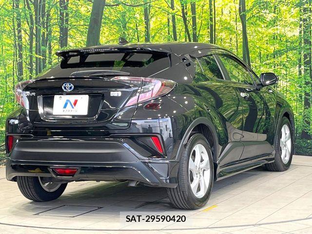 Toyota C-HR 2017-11 8334465-16