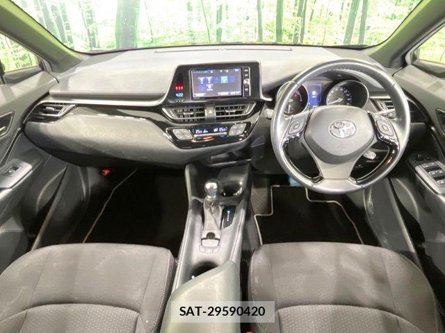 Toyota C-HR 2017-11 8334465-1