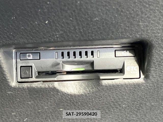 Toyota C-HR 2017-11 8334465-6