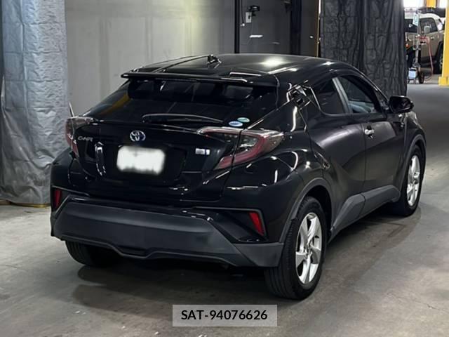 Toyota C-HR 2018-02 8329542-2