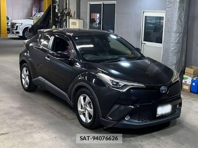 Toyota C-HR 2018-02 8329542-3