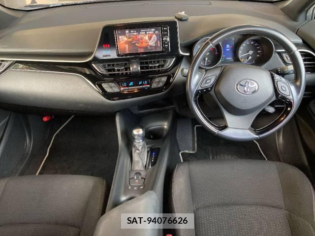 Toyota C-HR 2018-02 8329542-4