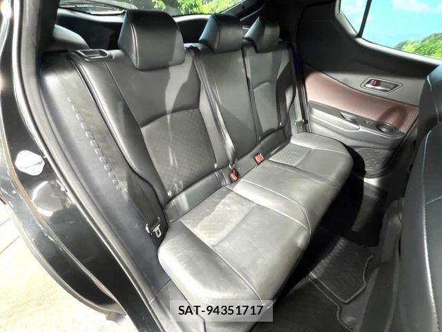 Toyota C-HR 2017-05 8335211-8