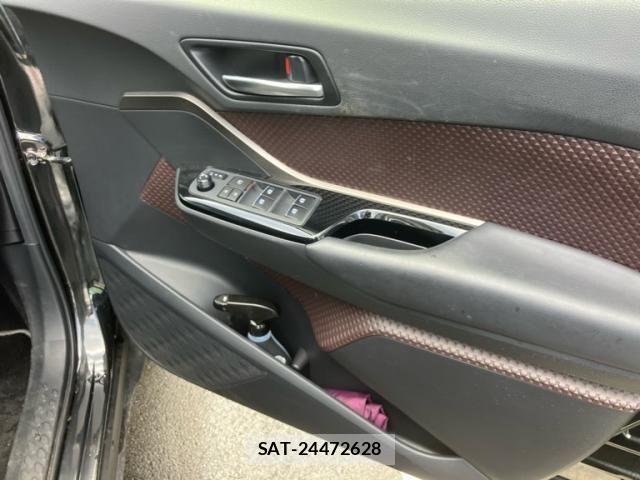 Toyota C-HR 2017-12 8354126-17