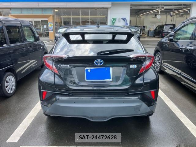 Toyota C-HR 2017-12 8354126-1