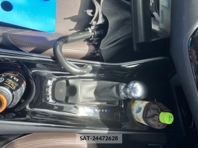 Toyota C-HR 2017-12 8354126-24