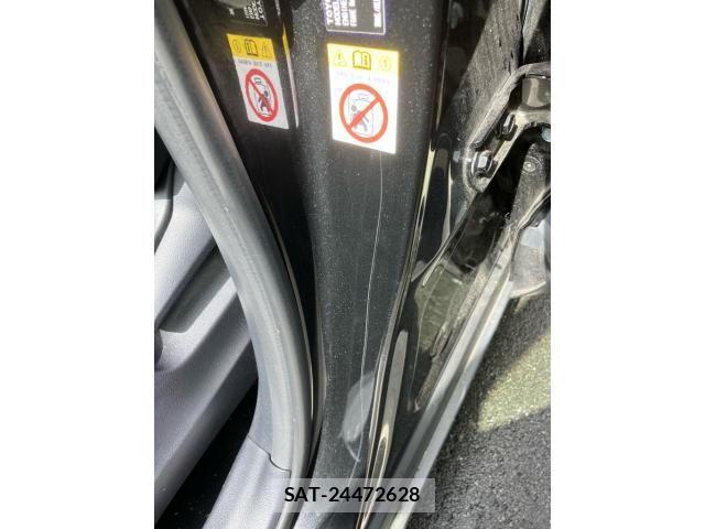 Toyota C-HR 2017-12 8354126-8