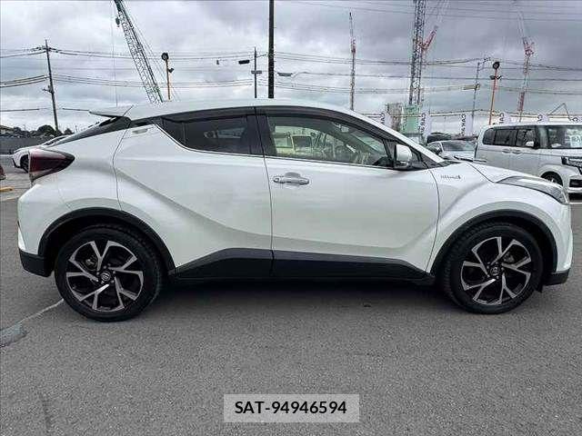 Toyota C-HR 2018-04 8354123-11