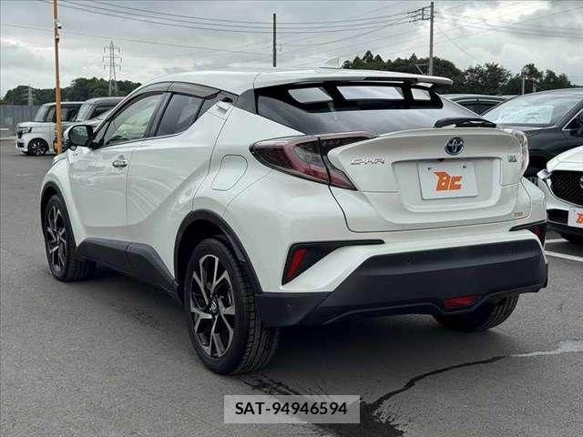 Toyota C-HR 2018-04 8354123-12