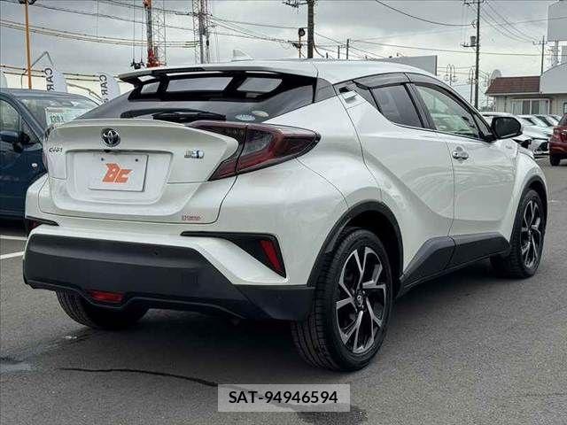 Toyota C-HR 2018-04 8354123-14