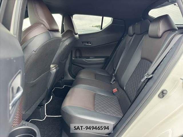 Toyota C-HR 2018-04 8354123-17