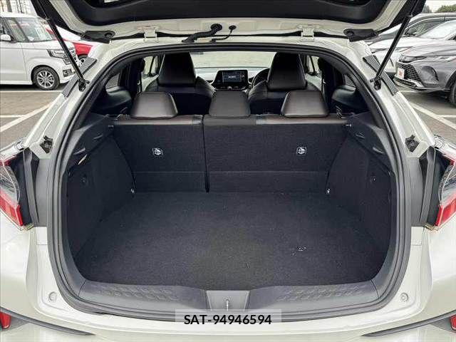 Toyota C-HR 2018-04 8354123-18