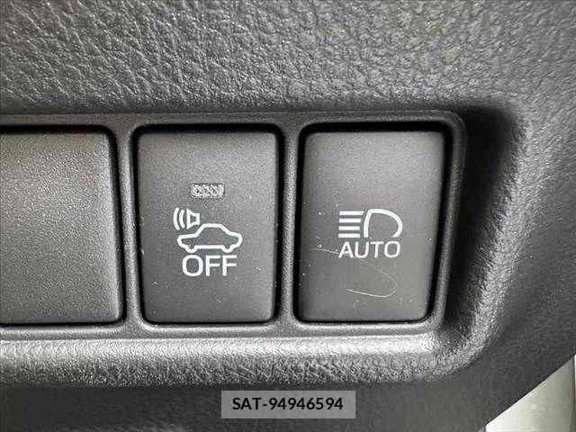 Toyota C-HR 2018-04 8354123-25