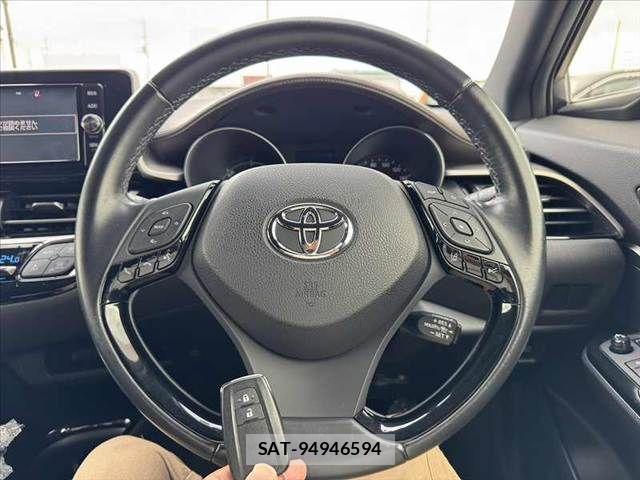 Toyota C-HR 2018-04 8354123-6