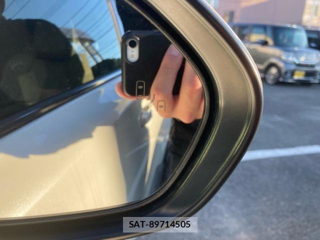Toyota C-HR 2019-12 8354124-25