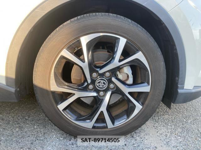 Toyota C-HR 2019-12 8354124-5