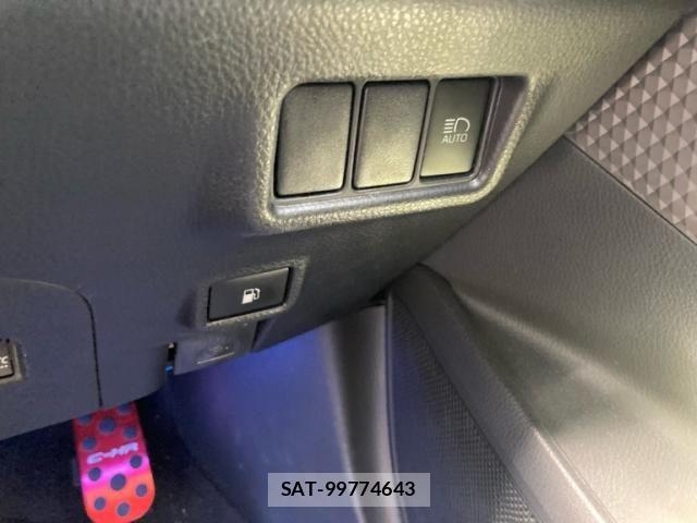 Toyota C-HR 2020-06 8354122-18