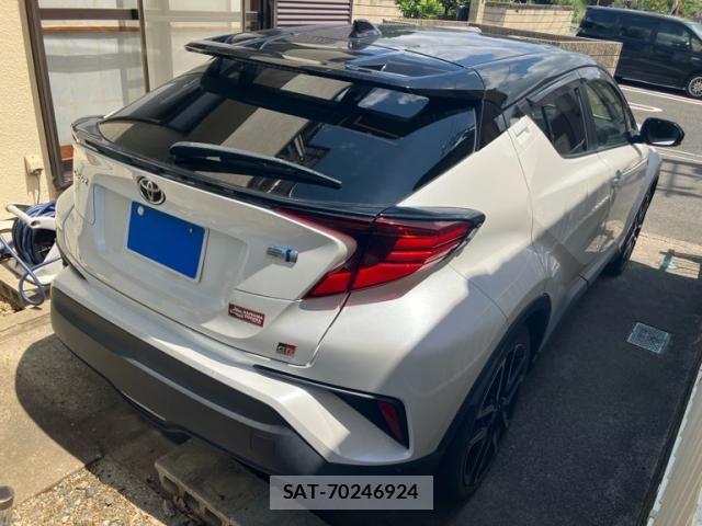 Toyota C-HR 2022-09 8365120-2