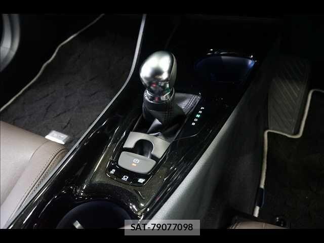 Toyota C-HR 2018-04 8365124-11
