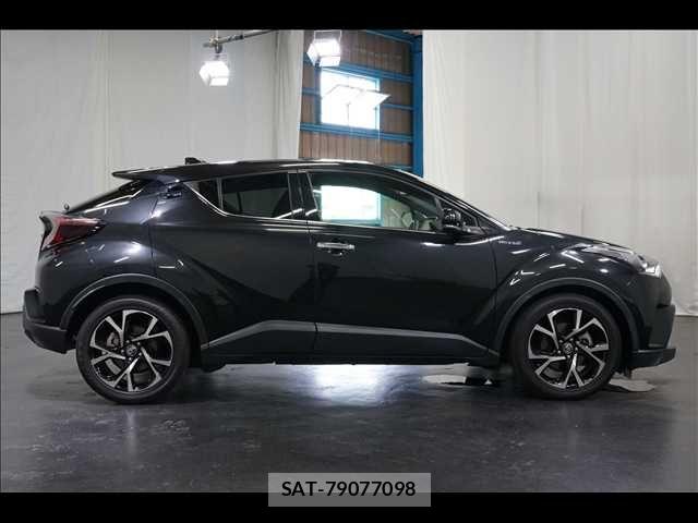 Toyota C-HR 2018-04 8365124-15