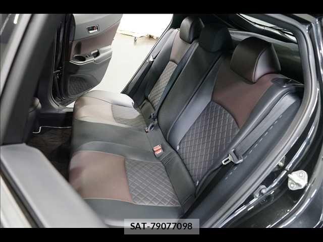 Toyota C-HR 2018-04 8365124-17