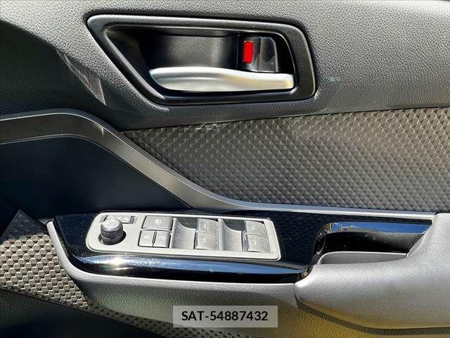 Toyota C-HR 2019-11 8365121-24
