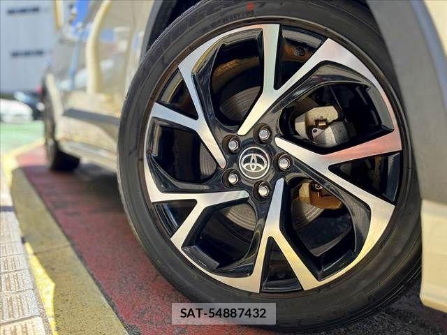 Toyota C-HR 2019-11 8365121-29