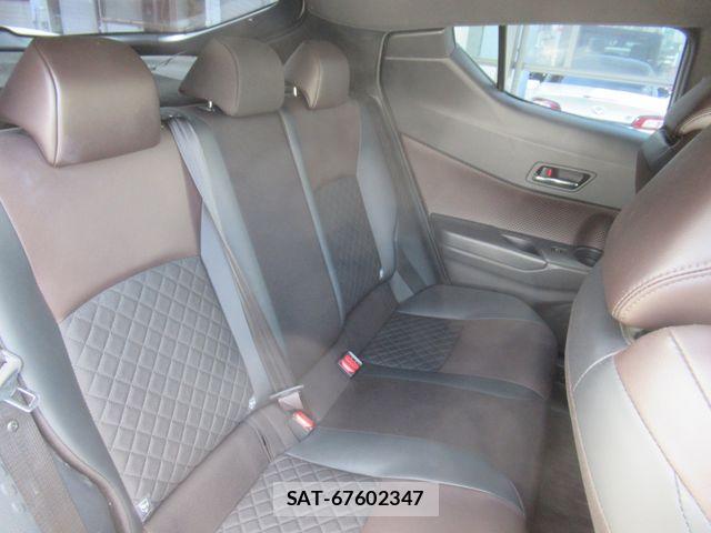 Toyota C-HR 2018-10 8365128-9