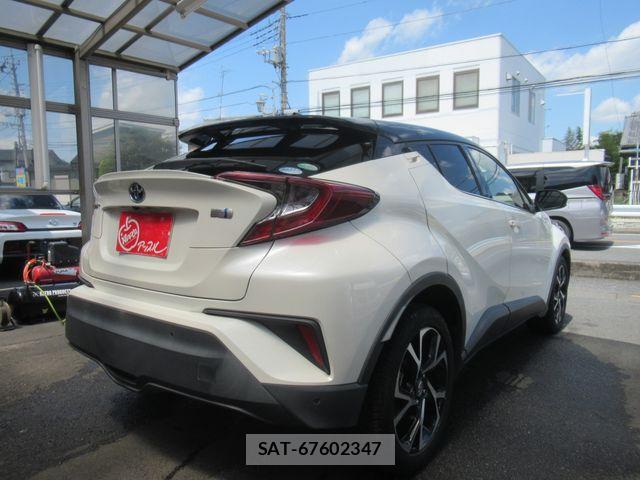 Toyota C-HR 2018-10 8365128-2