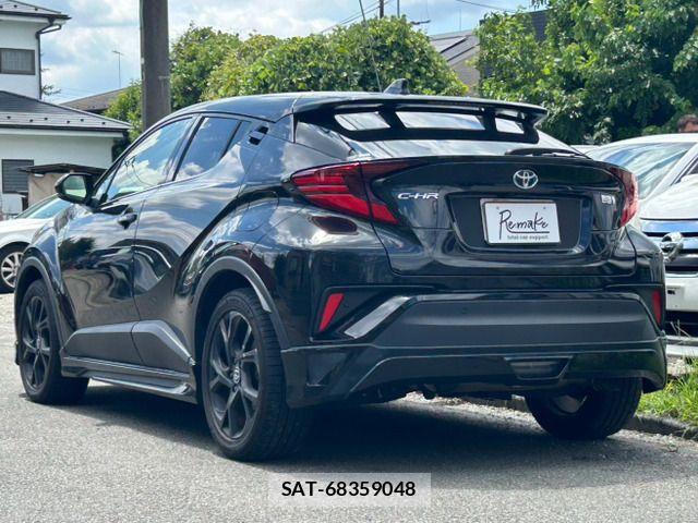 Toyota C-HR 2022-04 8365122-6