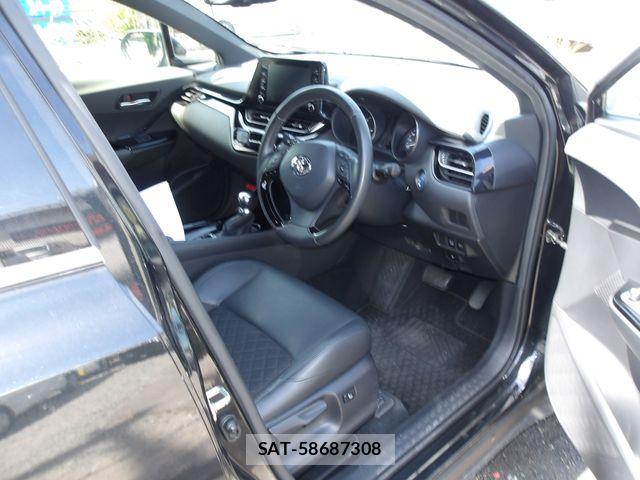 Toyota C-HR 2022-01 8365123-1