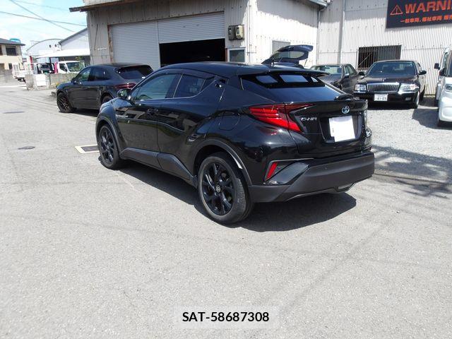 Toyota C-HR 2022-01 8365123-2