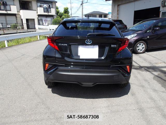 Toyota C-HR 2022-01 8365123-4