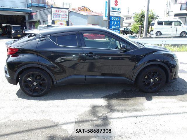 Toyota C-HR 2022-01 8365123-6