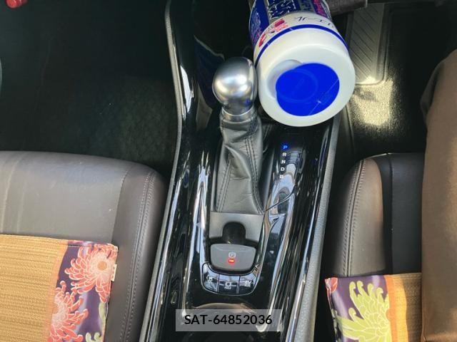 Toyota C-HR 2017-03 8365129-20