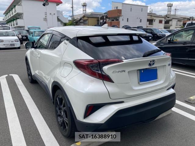 Toyota C-HR 2019-01 8371517-9