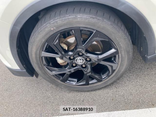 Toyota C-HR 2019-01 8371517-11