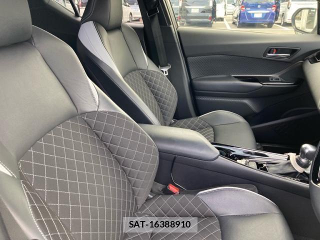 Toyota C-HR 2019-01 8371517-13