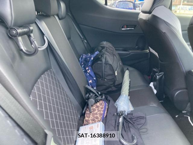 Toyota C-HR 2019-01 8371517-15