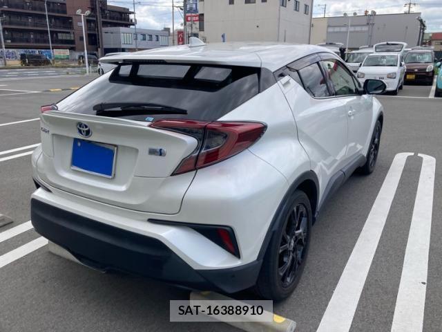 Toyota C-HR 2019-01 8371517-8