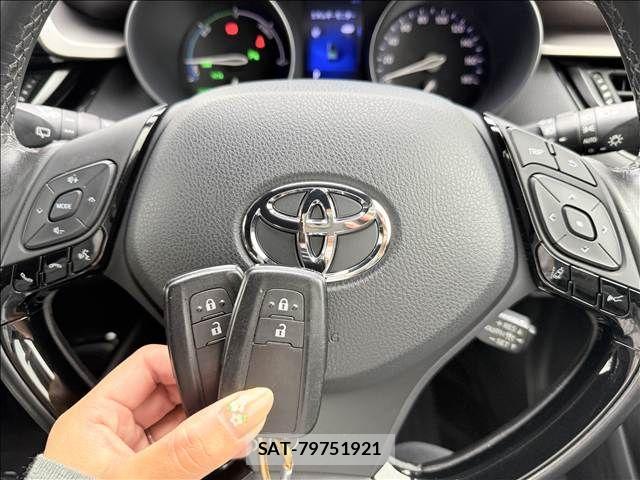 Toyota C-HR 2018-05 8371516-17