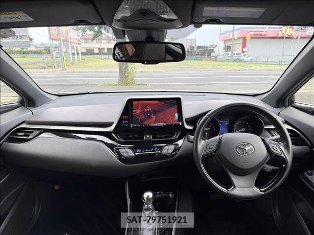 Toyota C-HR 2018-05 8371516-1
